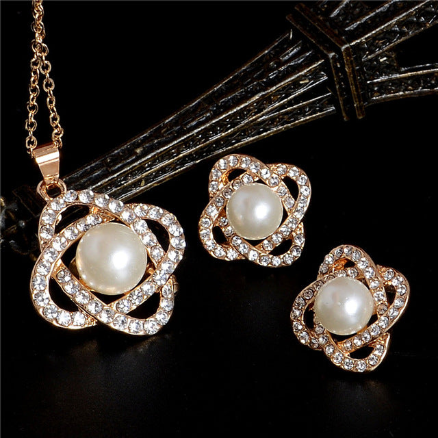 Ladies Vintage Pearl Gold jewelry Clear Crystal Set