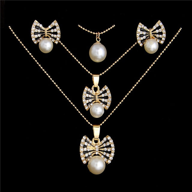 Ladies Vintage Pearl Gold jewelry Clear Crystal Set