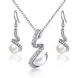 Ladies Vintage Pearl Gold jewelry Clear Crystal Set